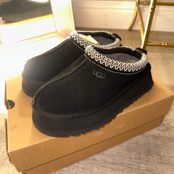 Black Ugg Tazz Platform Slippers *FINAL PRICE DROP* - Picture 2 of 13